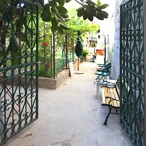 Miranda Apartment Split